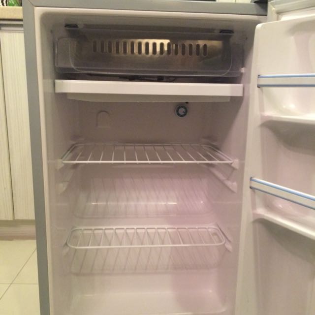 大同冰箱TR 100T Tatung Minifridge, 電視及其他電器 , 廚房用品, 冰箱及冰櫃在旋轉拍賣