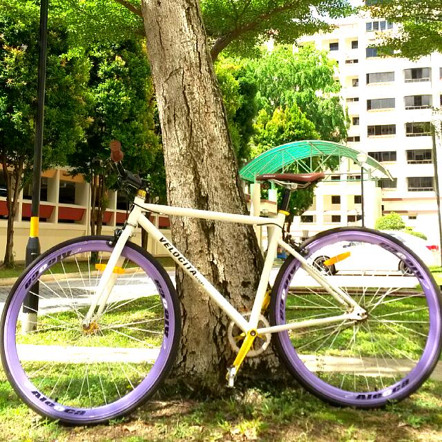 Aleoca Velocita Fixie Bike with a lock Sports Equipment Bicycles