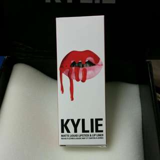 Kylie Matte Lipkit 22