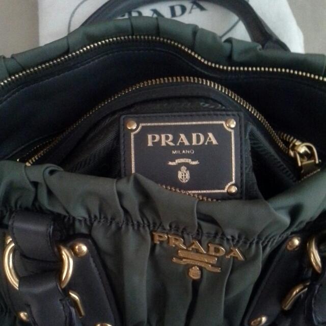Authentic Prada (Category: Bags & Wallets) located in Singapore. Submitted by yacheerful (Listing ID 53388049, Image 3). Description: .