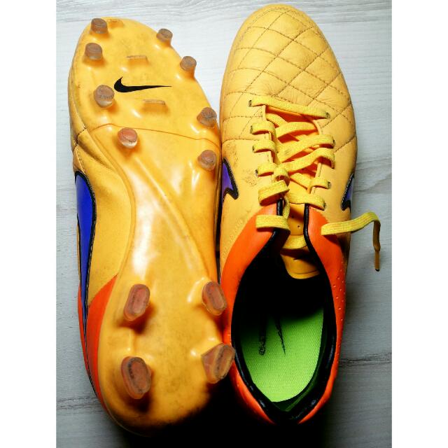 nike tiempo soccer boots