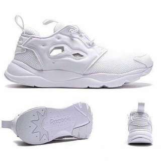 REEBOK 銳步 FURYLITE 復興系列 
復古跑鞋 
顏色：黑白 
尺寸：36-44