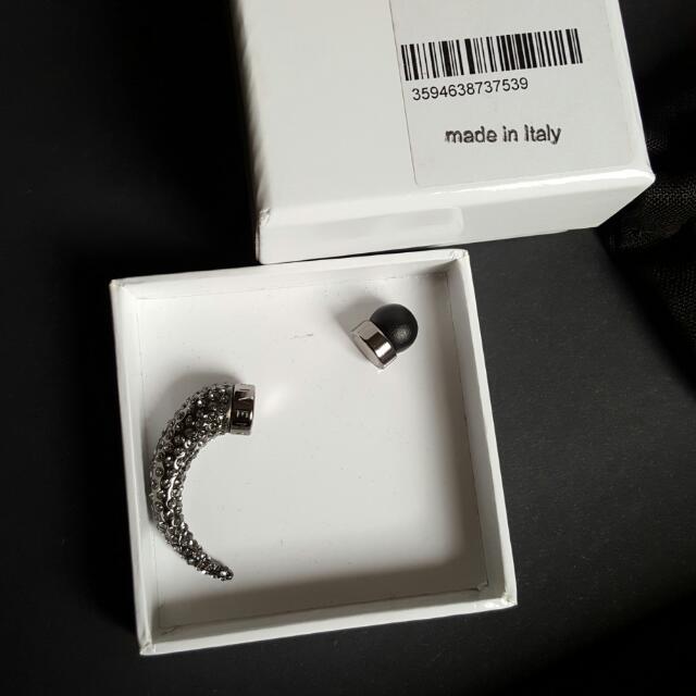 Givenchy Magnetic Ear Stud