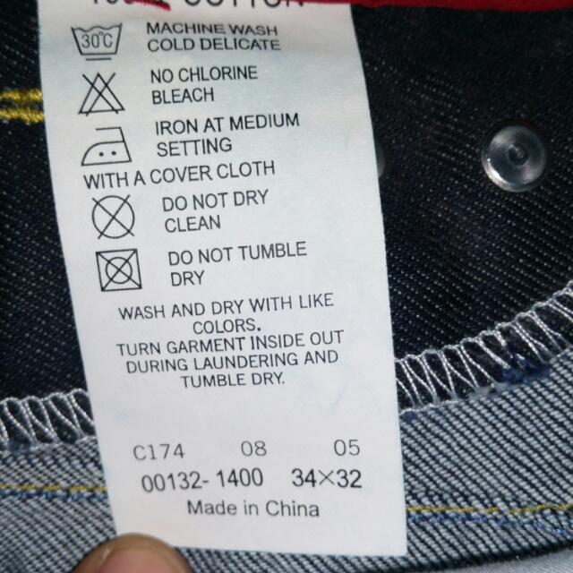 Levi's Button fly (Category: Jeans) located in Singapore. Submitted by wyatt28 (Listing ID 53786984, Image 1). Description: .
