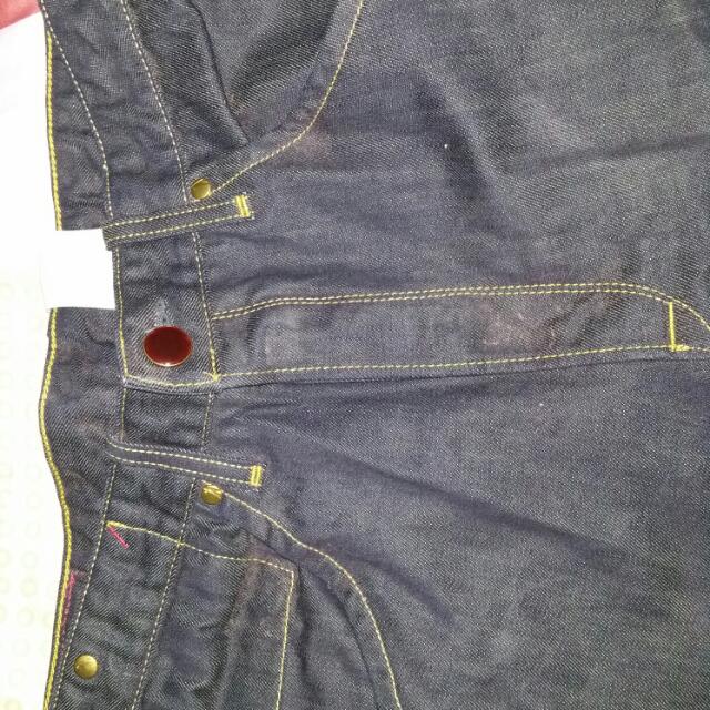 Levi's Button fly (Category: Jeans) located in Singapore. Submitted by wyatt28 (Listing ID 53786984, Image 3). Description: .