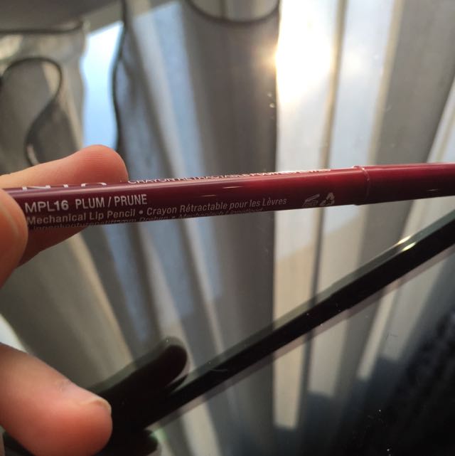 nyx lip liner crayon colour plum/prune, Kesehatan & Kecantikan di Carousell