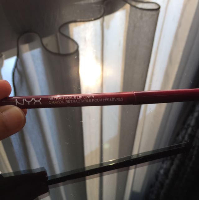 nyx lip liner crayon colour plum/prune, Kesehatan & Kecantikan di Carousell