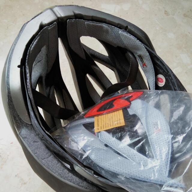 Giro Ionos Helmet, Sports Equipment, Bicycles & Parts, Bicycles on