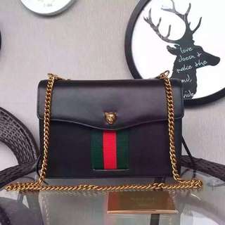 Gucci   ～尺寸：28*23*7cm。1233800