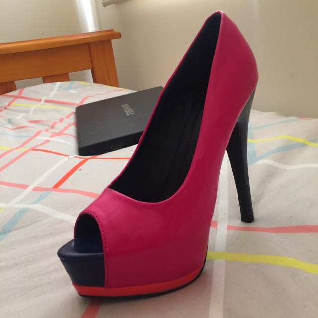 barbie pink pumps