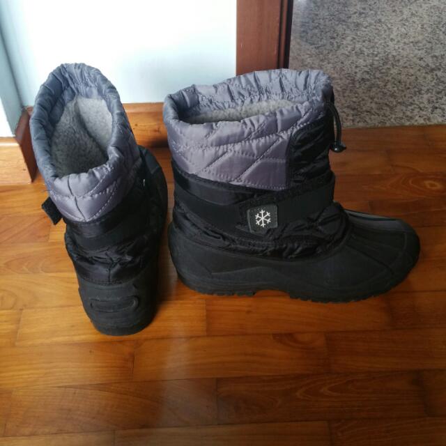 universal traveller snow boots