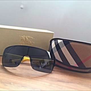 AUTHENTIC MENS BURBERRY SUNGLASSES - B3046