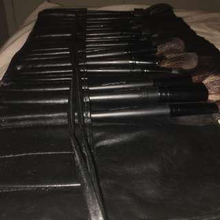 MAC Case x Brushes