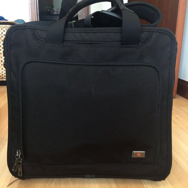 Victorinox Strolley Office Bag, Men's Fashion, Bags, Belt bags
