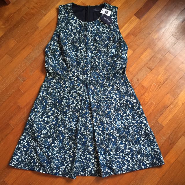 GAP Fit and Flare Dress, Women's Fashion, Bottoms, Other Bottoms on  Carousell