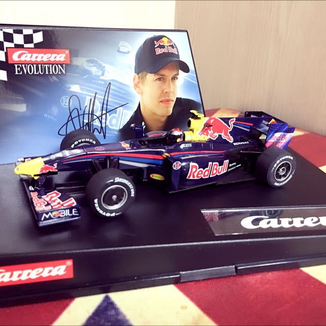 1 43 11年f1紅牛車隊red Bull Rb7 簽名仿真車模 玩具在旋轉拍賣