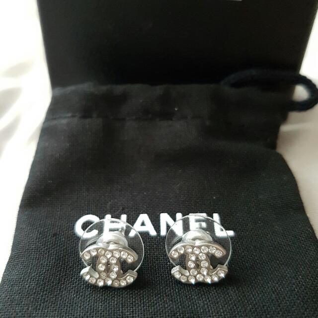 mini chanel stud earrings