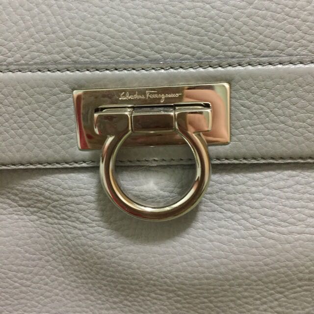 Ferragamo Sofia (Category: Bags & Wallets) located in Singapore. Submitted by janeng410 (Listing ID 54558657, Image 3). Description: .
