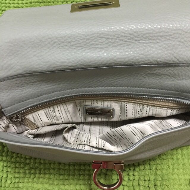 Ferragamo Sofia (Category: Bags & Wallets) located in Singapore. Submitted by janeng410 (Listing ID 54558657, Image 2). Description: .