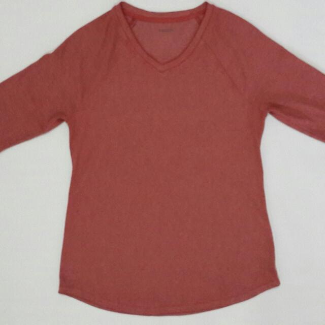 Kaos Ruff Hewn Women S Fashion Women S Clothes Tops On Carousell