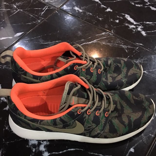 Men's roshe one se camo shoes hotsell