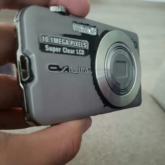 Casio Digital Camera (Category: Cameras) located in Singapore. Submitted by KARTMOON4 (Listing ID 54814152, Image 1). Description: Not for fussy buyers. What you see is what you get. Selling this super slim 10 mega pixels exilim digi cam cheap! Meet up at hougang sengkang west way ubi bukit gombak mrt.