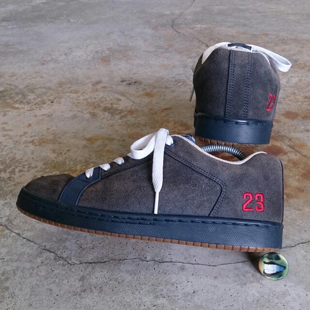 slb 23 skate shoes