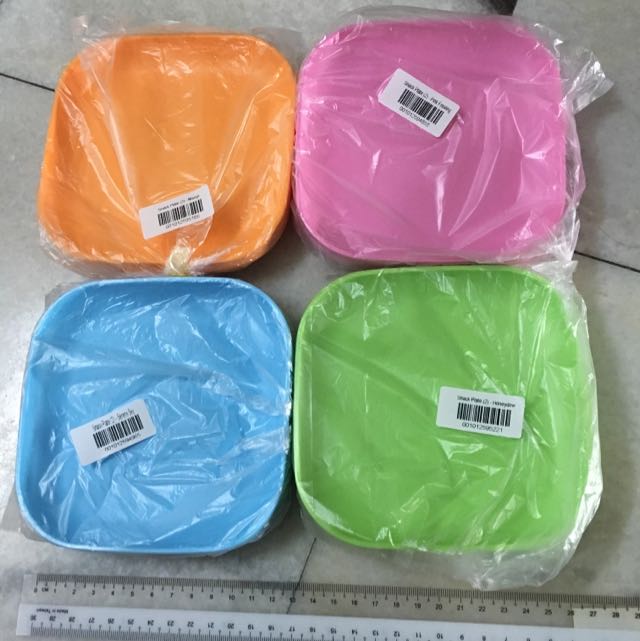 Ready StockTupperware Snack Plates, TV & Home Appliances, Kitchen