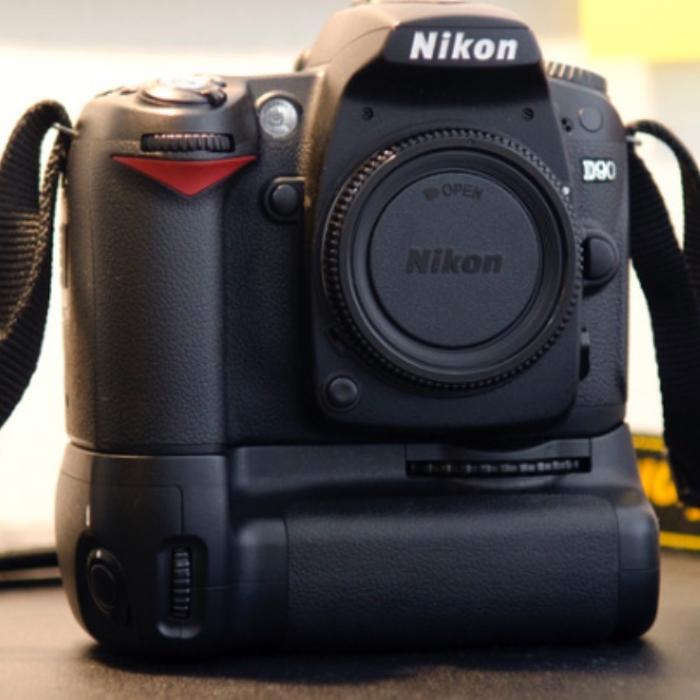 random Traveler Aquarium Nikon D90 with battery grip （ Reserved ）, Photography, Cameras on Carousell