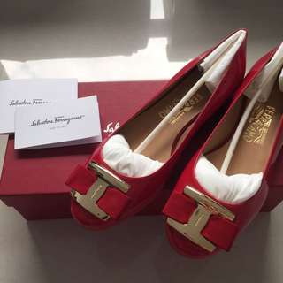 Salvatore Ferragamo 蝴蝶結漆皮紅 膠底鞋