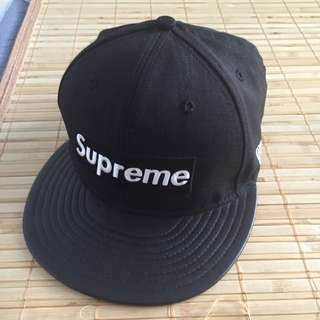 supreme x new era 皮革材质帽檐棒球帽