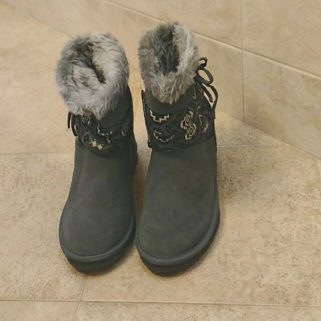 Cozy Feet Ethnic Print Airwalk Boots Perfect For That Winter Holiday Women S Fashion Shoes On Carousell