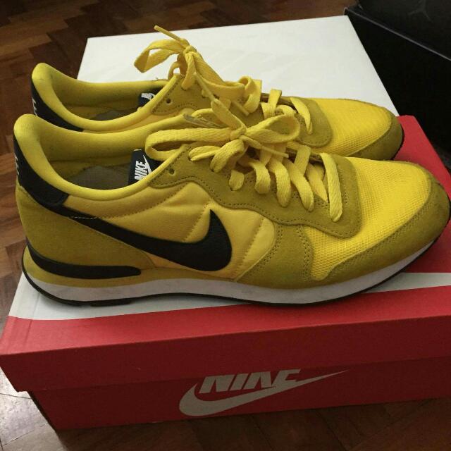nike internationalist yellow