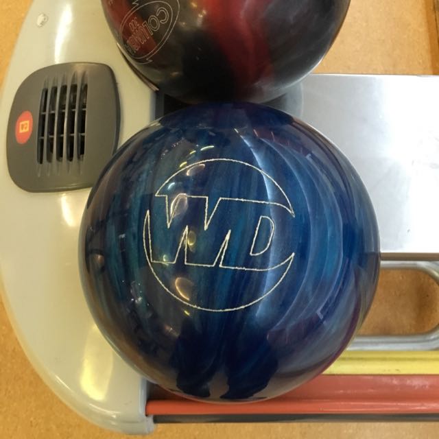 Columbia 300 White Dot Bowling Ball, Sports Equipment, Sports & Games