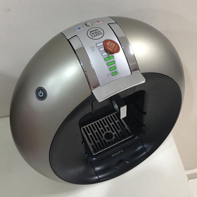 **Price Reduced** NESCAFE Dolce Gusto coffee machine Circolo, TV & Home