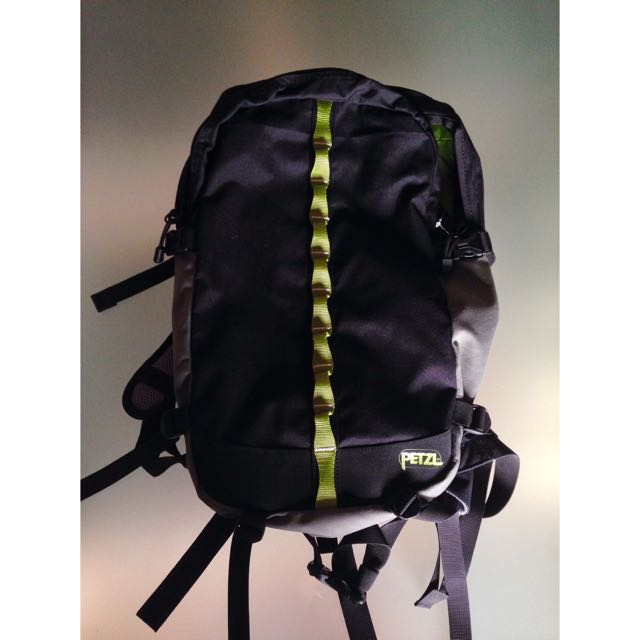 Petzl Bug Climbing Backpack 18L (Black), Sports Equipment, Hiking   Camping on Carousell