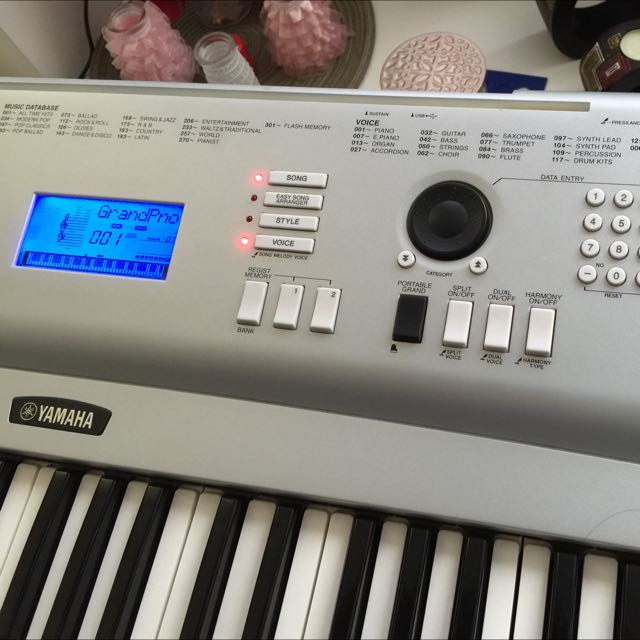 Yamaha Keyboard DGX 230 76 Keys