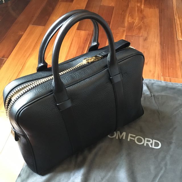 Tom Ford Buckley Trapeze Small, Men's Fashion, Bags, Belt bags, Clutches  and Pouches on Carousell
