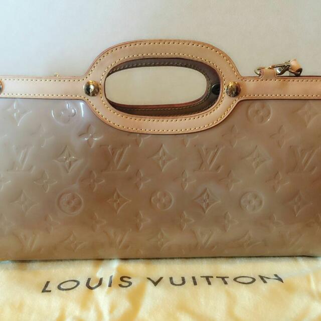 Louis Vuitton Monogram Vernis Roxbury Drive - Neutrals Handle Bags