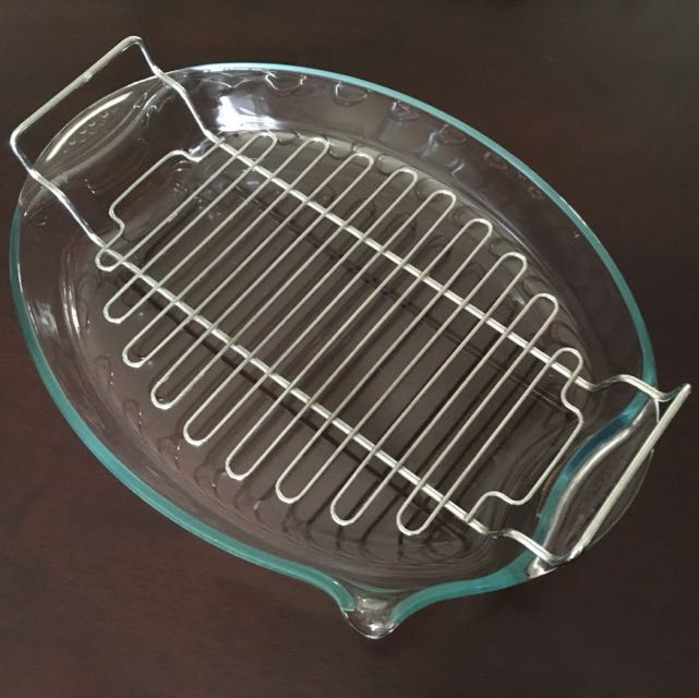 Pyrex roasting pan, Home Appliances on Carousell