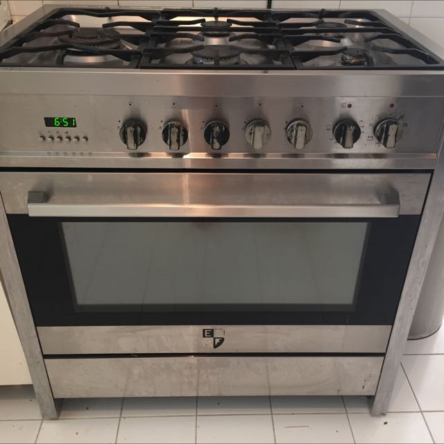 range cooker with gas hob