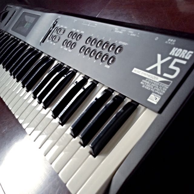 專業合成器KORG X5 61 Key