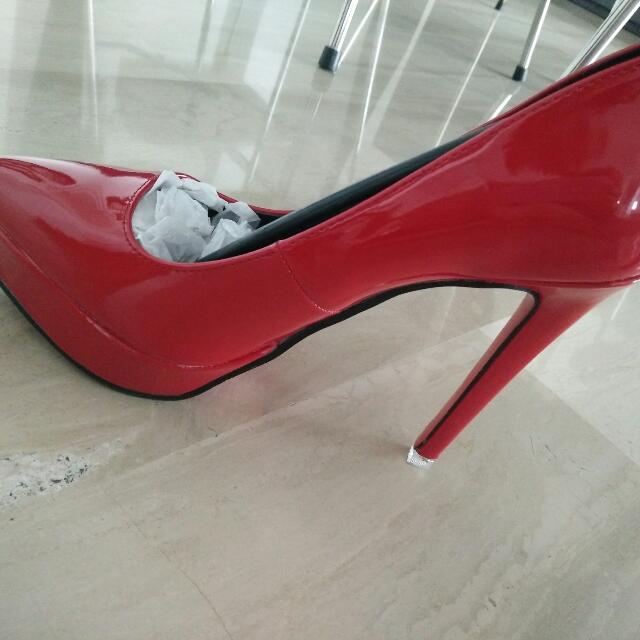 Married shoes 2025