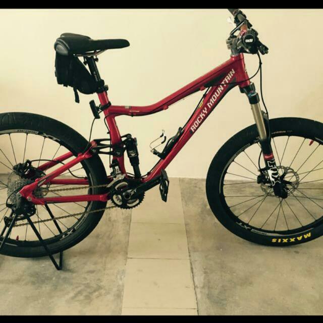 Rocky Mountain full suspension Altitude, Sports Equipment, Bicycles
