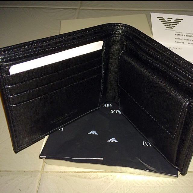 Wallet -EA (Category: Bags & Wallets) located in Singapore. Submitted by lee_yi (Listing ID 56120939, Image 2). Description: .
