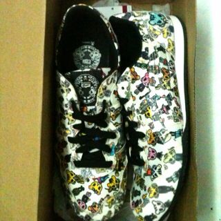 Authentic Toki Doki Printed Onitsuka Tiger (Category: Wallets & Card Holders) located in Singapore. Submitted by Saff88 (Listing ID 56359520, Image 2). Description: .