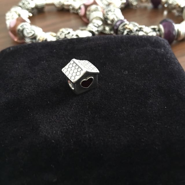 Pandora shop doghouse charm