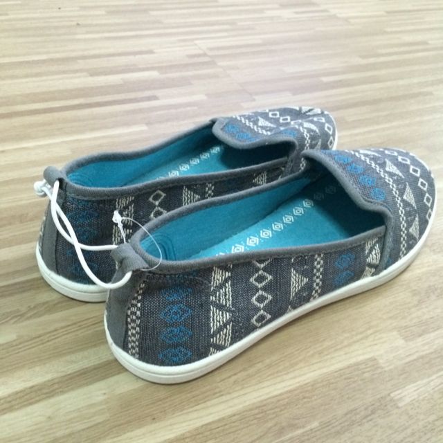 Aeropostale slip outlet on shoes