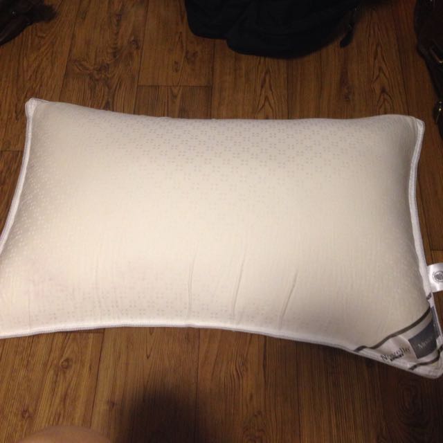 Novelle Memory Pillow