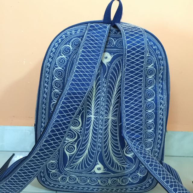 Solid Aztec Bag pack (Category: Cross-body Bags) located in Singapore. Submitted by floatingplatform (Listing ID 56596100, Image 2). Description: .